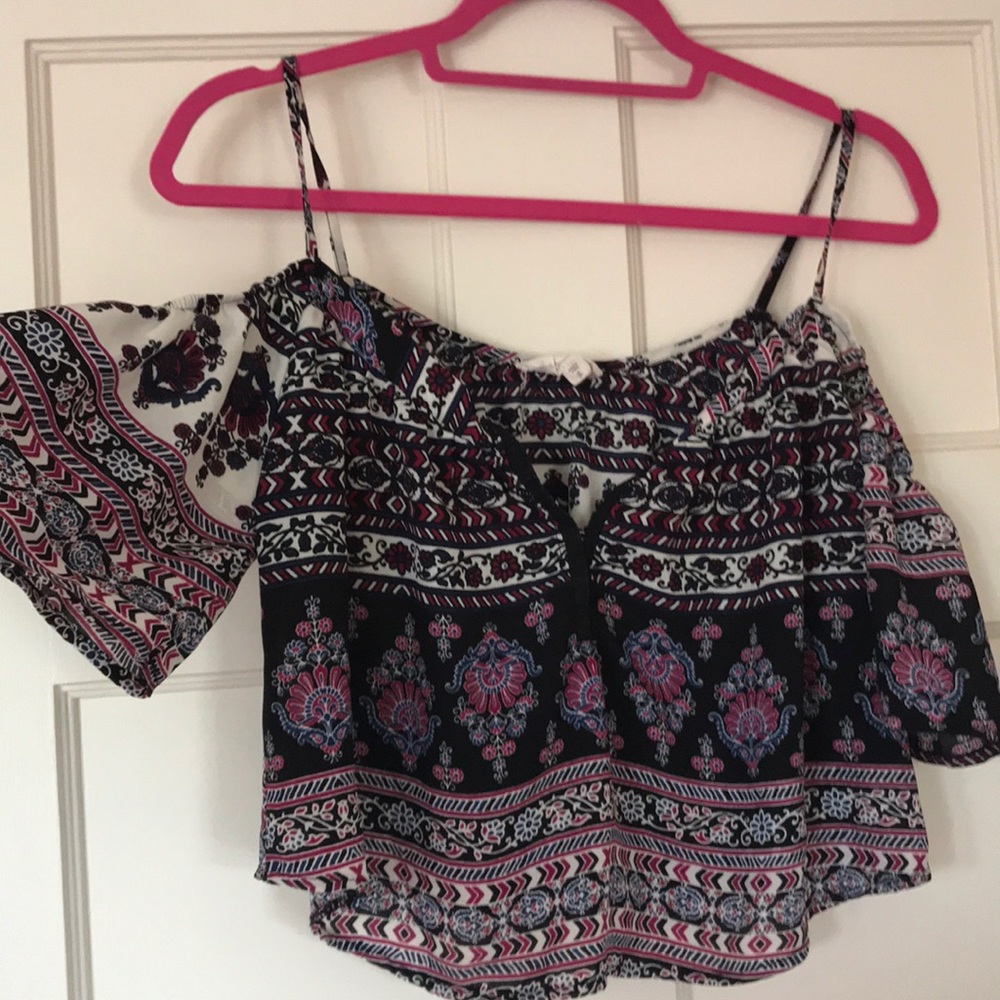 Floral patterned summer top! 😍🌞✨